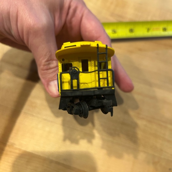 TYCO HO Scale VIRGINIAN 4301 DIESEL Locomotive Train Engine & xtra car - Picture 15 of 16